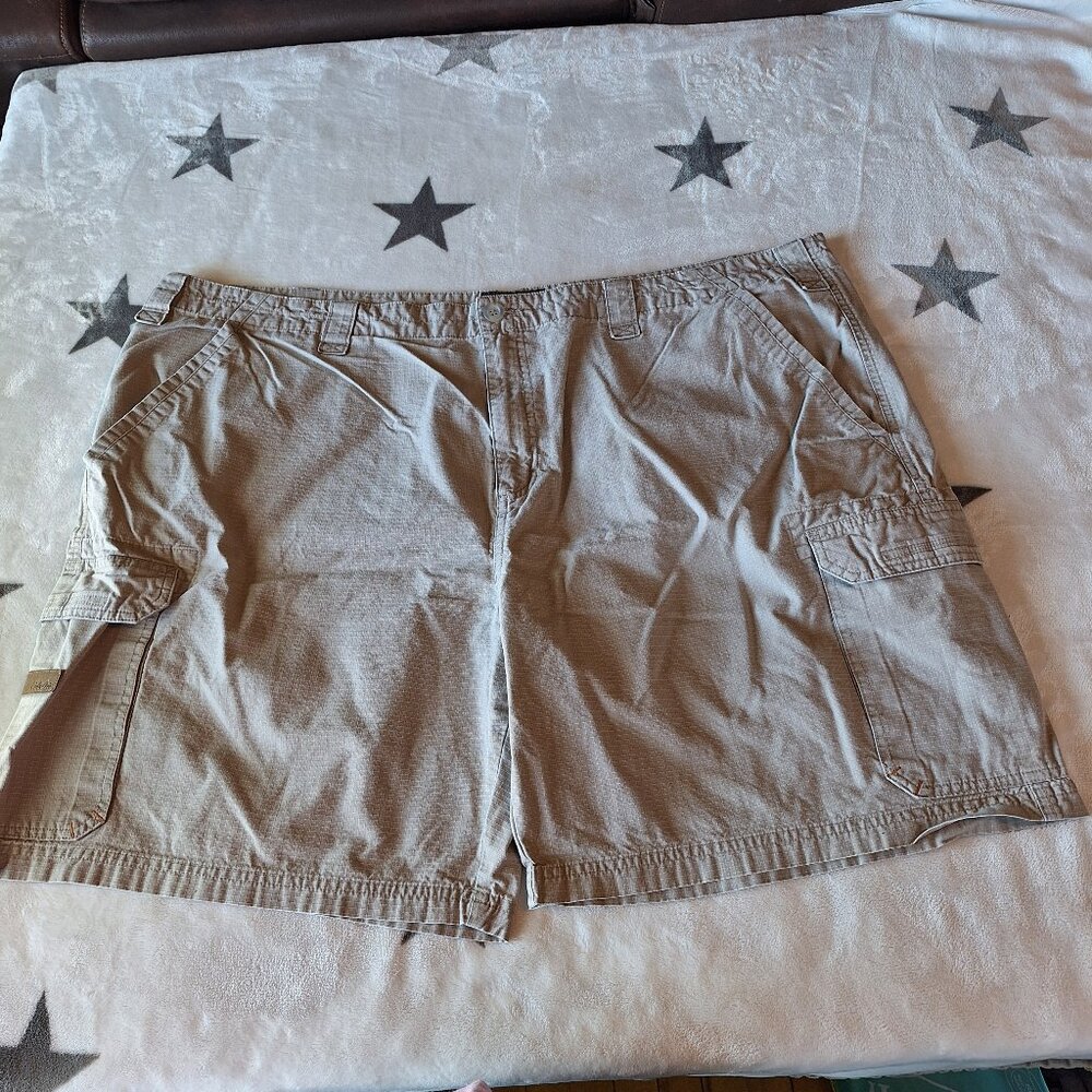 Cabelas Shorts Mens 48  Beige Khaki Cargo Utility Hunting Hiking Fishing Outdoor